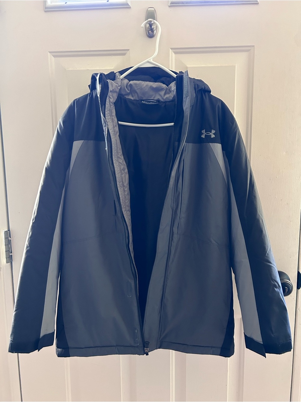 Under Armour Youth XL Hooded Performance Winter Jacket in Black and Gray